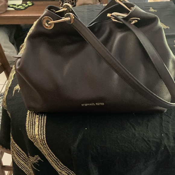 Looking for. A brown Michael kors shoulder bag. - Picture 2 of 2